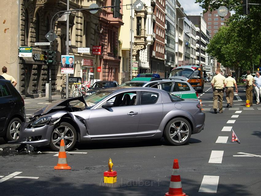 VU Koeln Hansaring Am Kuempchenshof P86.JPG